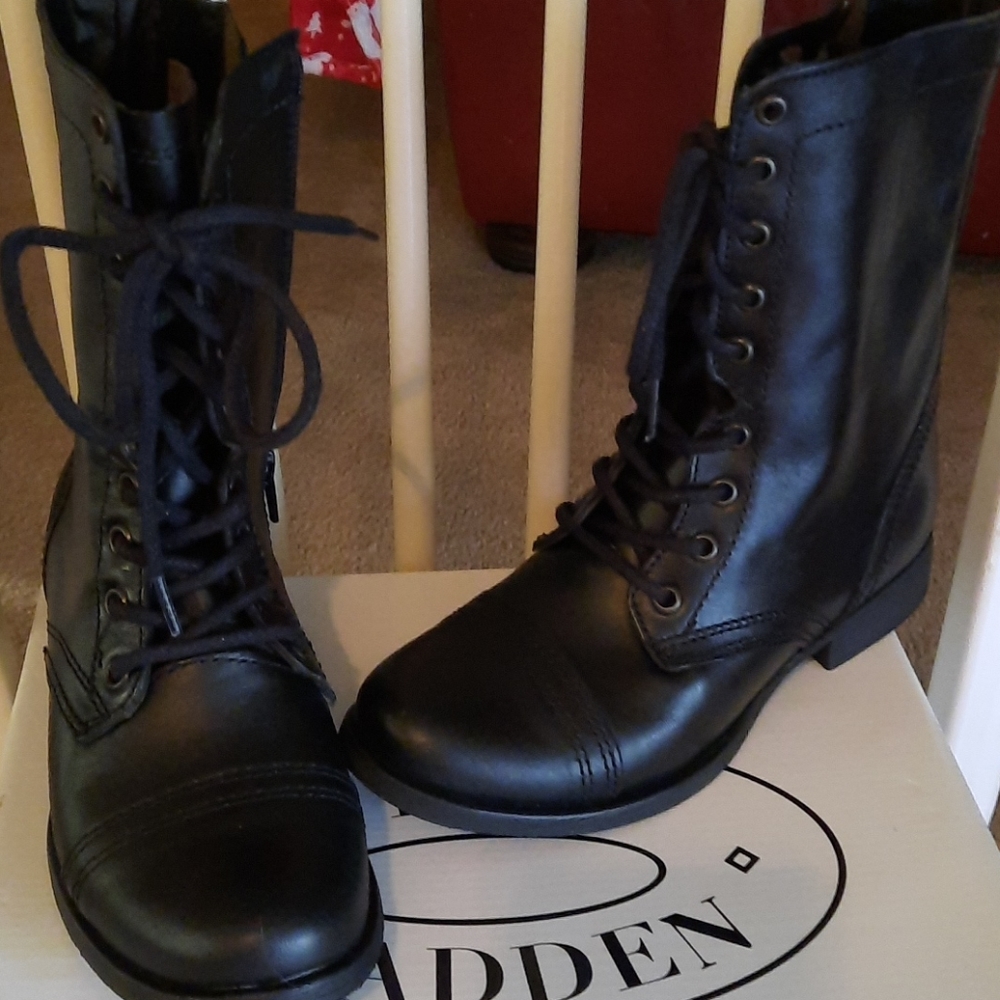 SOLD 2/2/26 -Steve Madden Boots